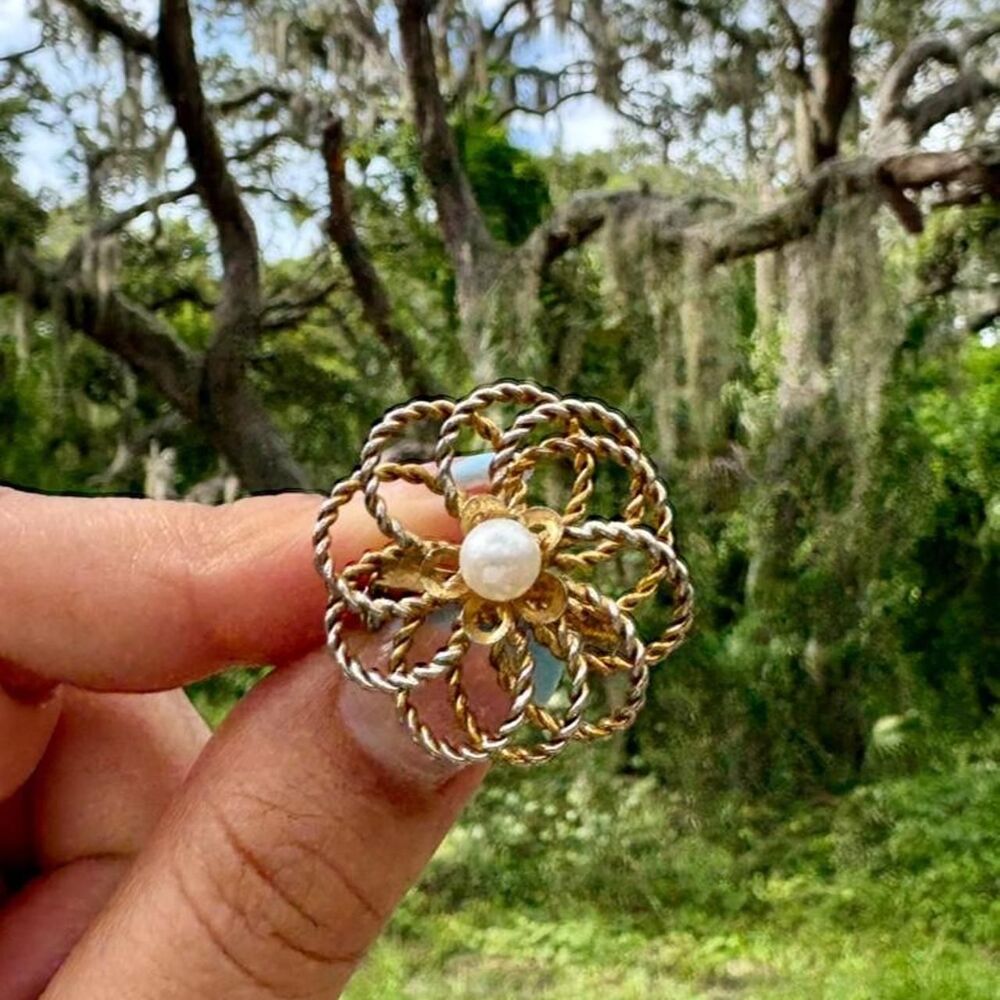 ✨ Vintage Two-Tone Twist & Pearl Floral Pin/Pendant ✨